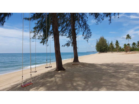 Beach land 102 rai in Thap Sakae