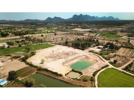 Terrain 15 rai 66 t.w. à vendre à Pranburi