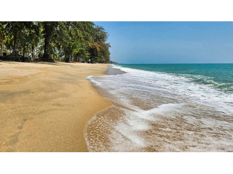 Beach land 102 rai in Thap Sakae