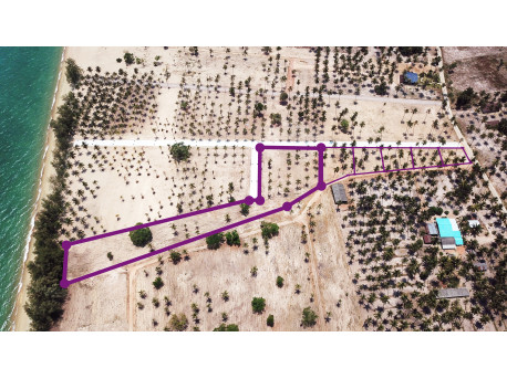 Land 4 rai for sale on the beach in Thap Sakae