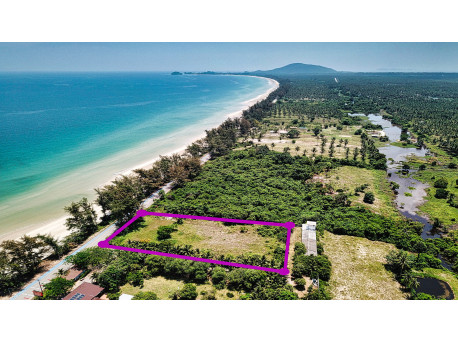 Land 3.5 rai beach front in Bang Saphan