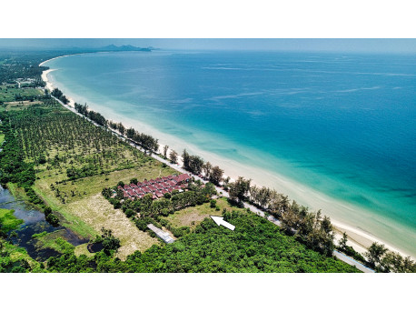 Land 3.5 rai beach front in Bang Saphan